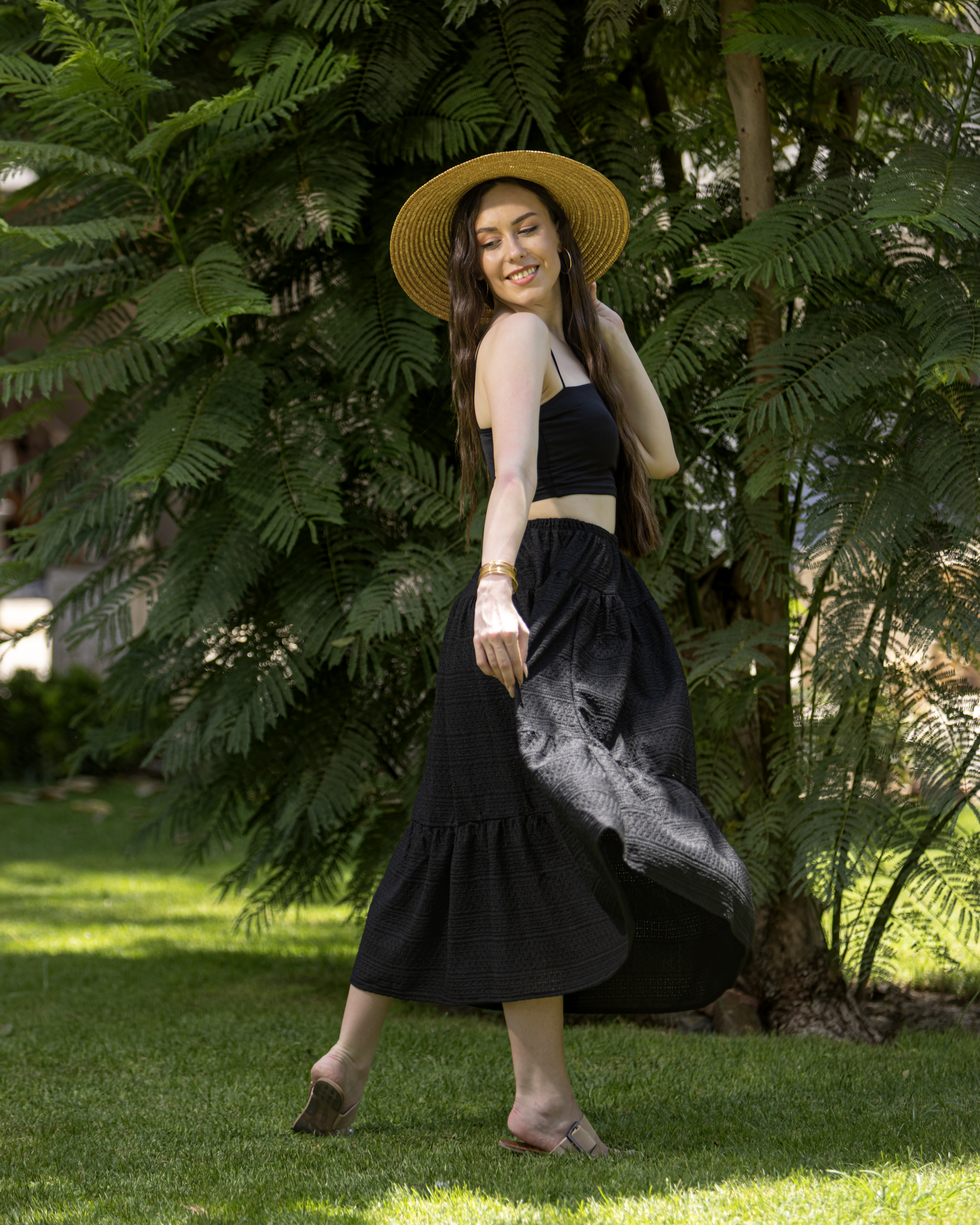 Flow Skirt – Effortless elegance meets all-day comfort.